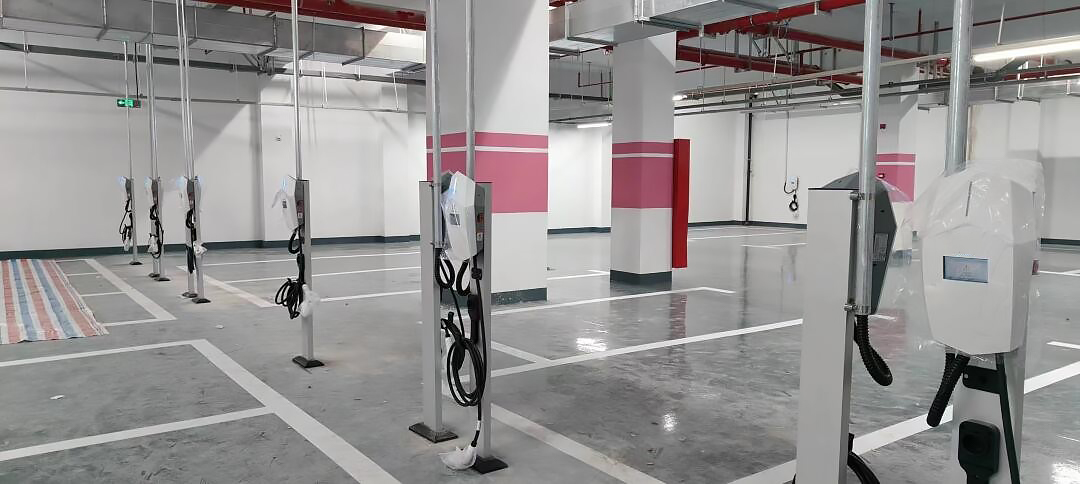 Installation murale dans les parkings AC